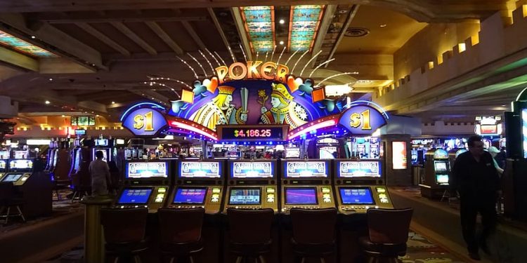 What Are The Ultimate Reason That People Should Be Switched To Online Casinos?