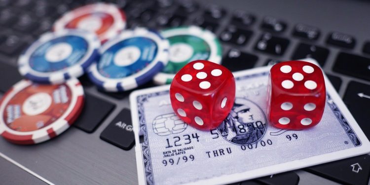 Advantages of Playing Casino Online