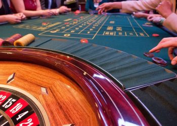 How To Bet Online With Poker idn?