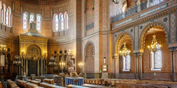Why Jewish Synagogues are a Great Place to Find Jewish Talent
