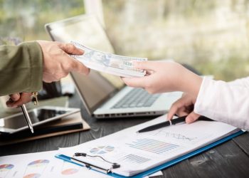 A person receiving a loan in cash.